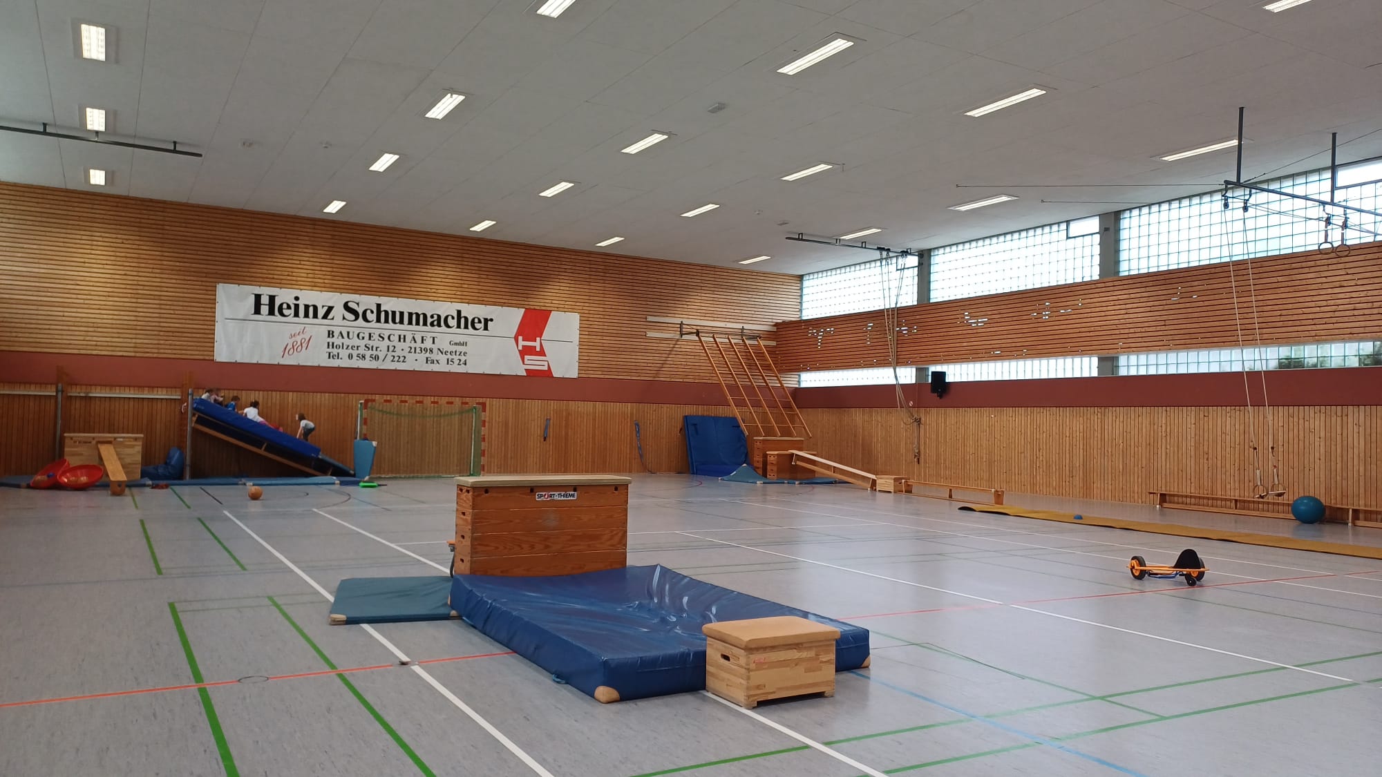 Kinderturnen in der Sporthalle Neetze